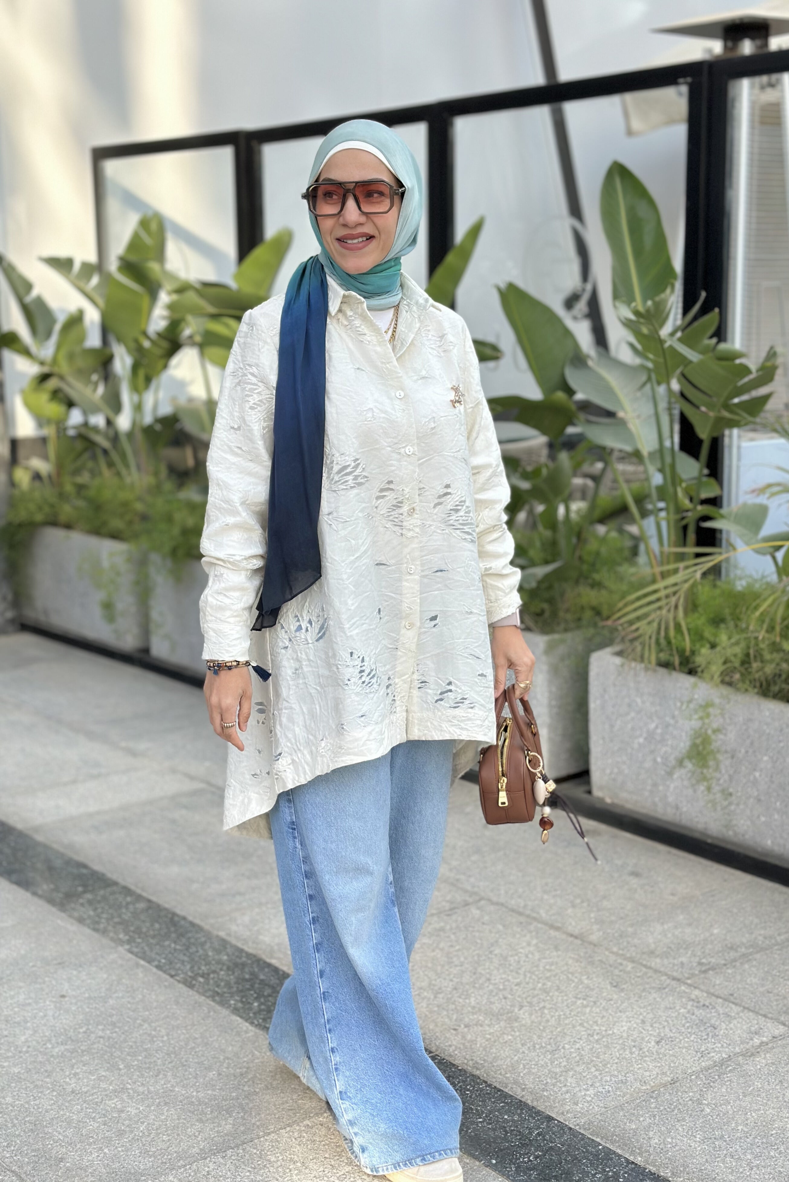 Burn out offwhite  pattern blouse
